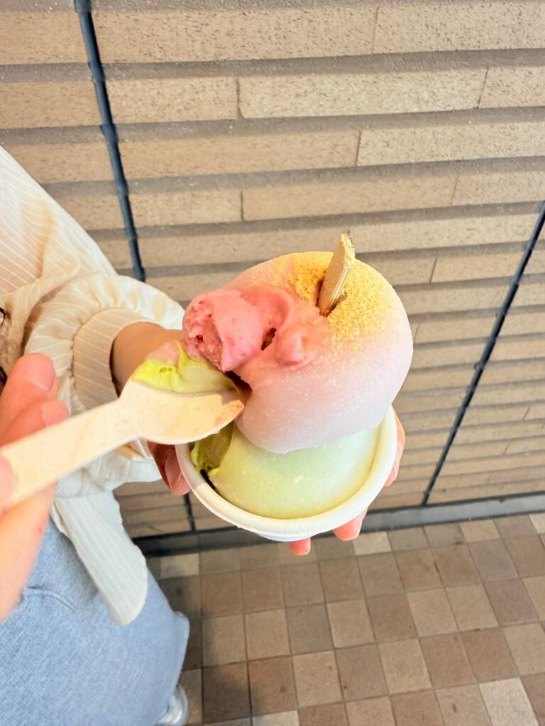 이몬네 제라모치 젤라토와 떡이 담긴 모습