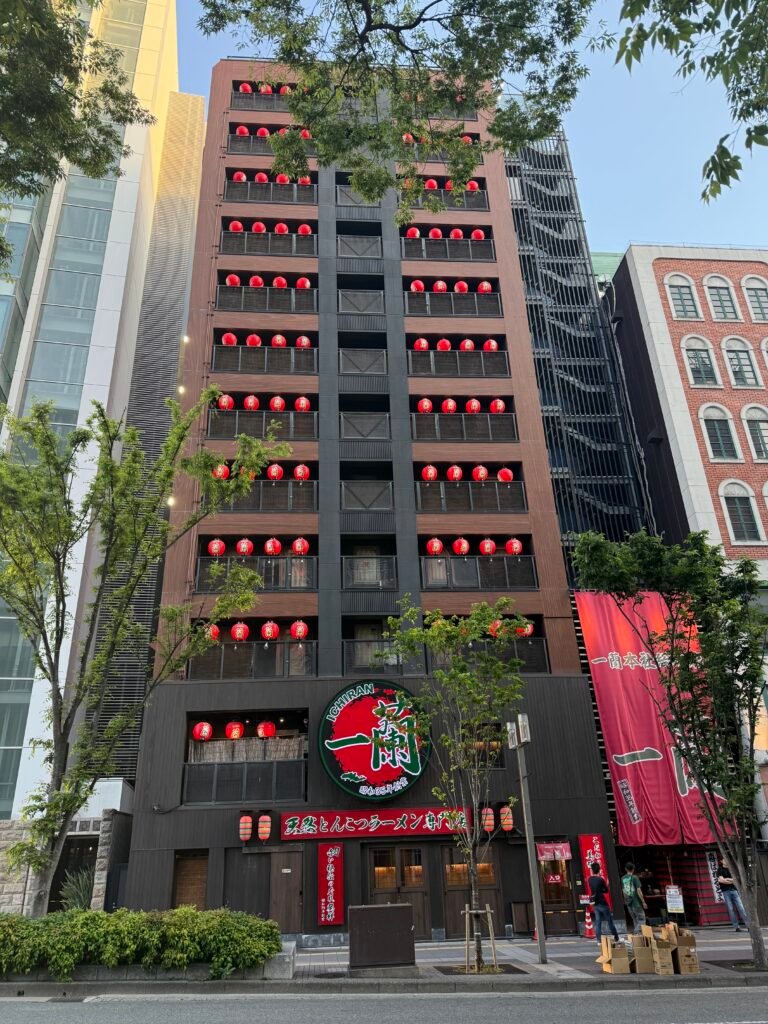 후쿠오카 이치란 본사 총본점 빨간 초롱이 걸린 건물 외관