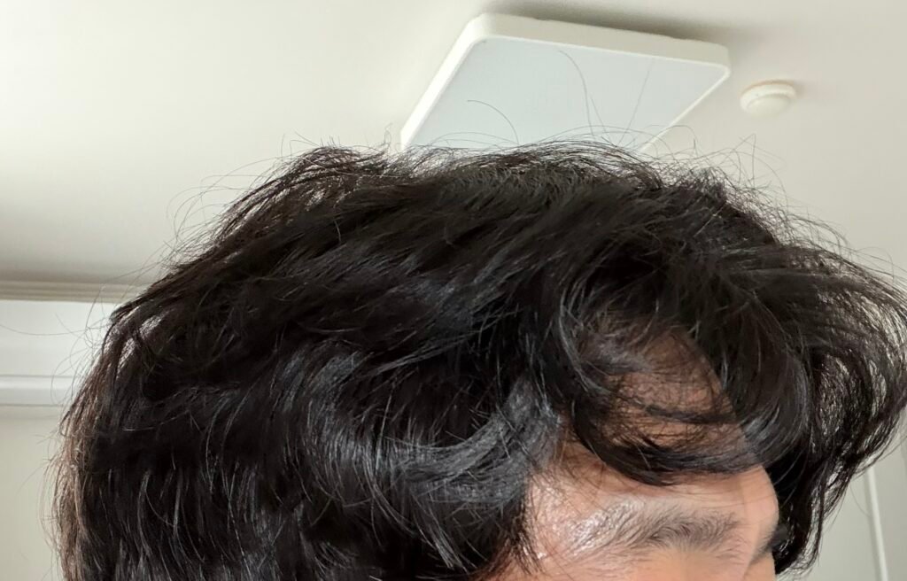 HUBRON 슬림 고데기 사용 후 앞머리와 정수리 볼륨 모습