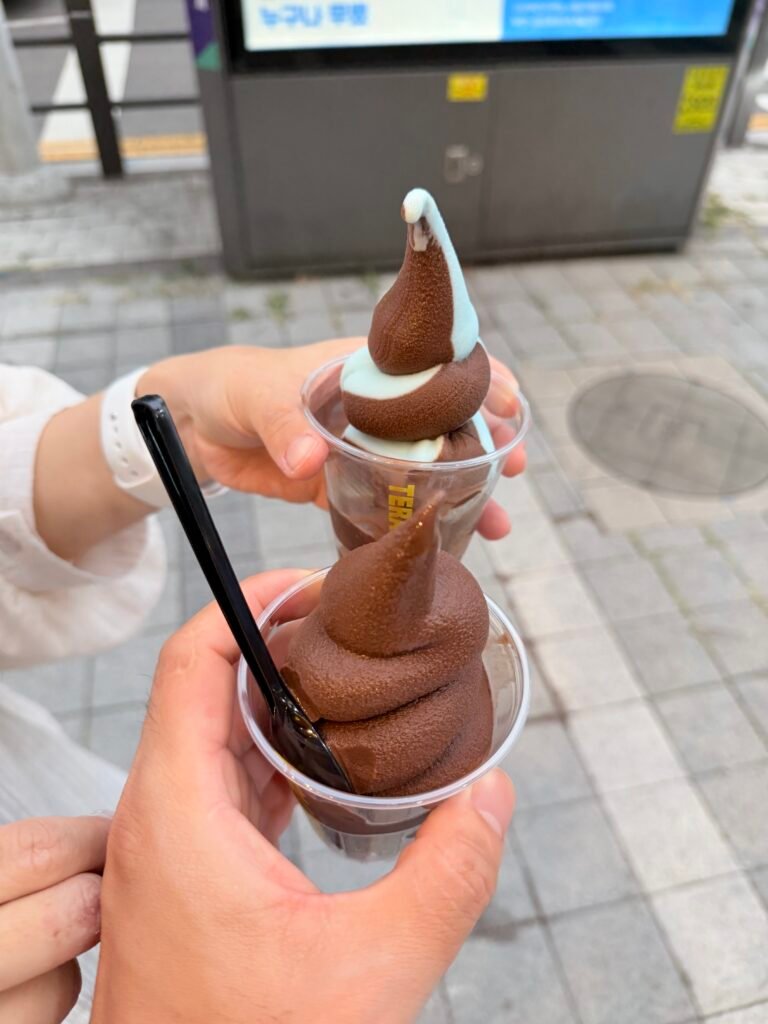 다크쇼콜라컵과 바닐라스카이 다크쇼콜라 트위스트컵 비교