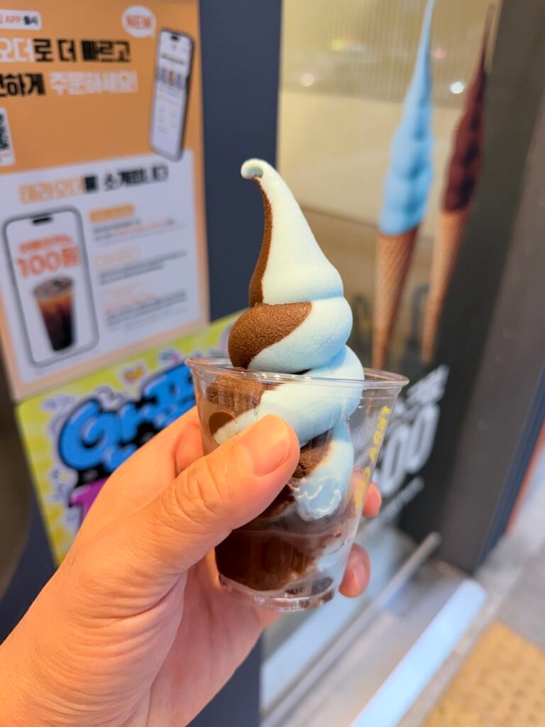 테라커피 바닐라스카이와 다크쇼콜라 트위스트컵