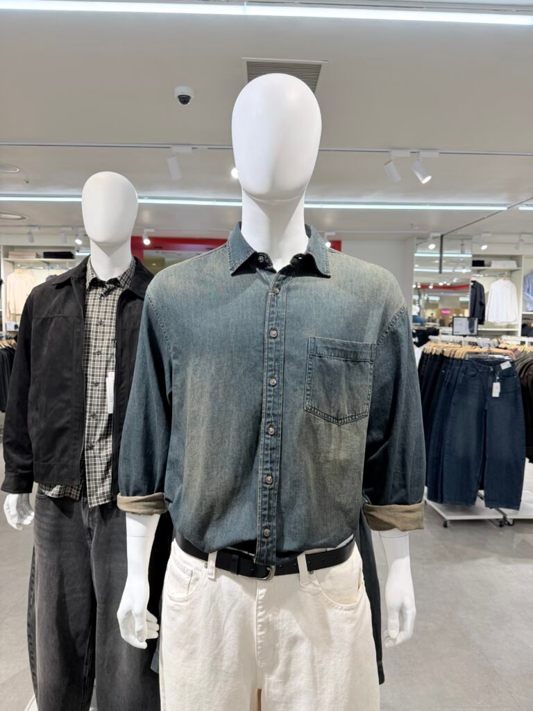 데님 셔츠를 활용한 스파오 가을 남성 코디