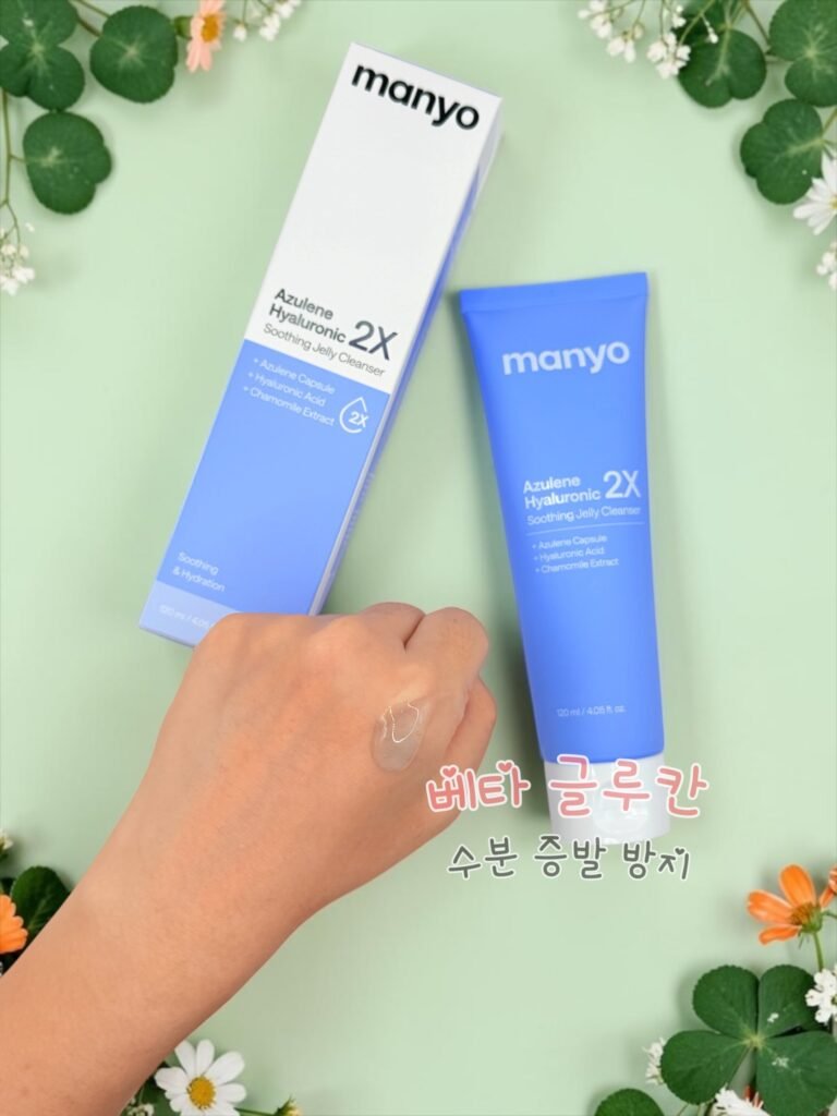 마녀공장 아줄렌 클렌징폼을 손등에 직접 사용한 모습